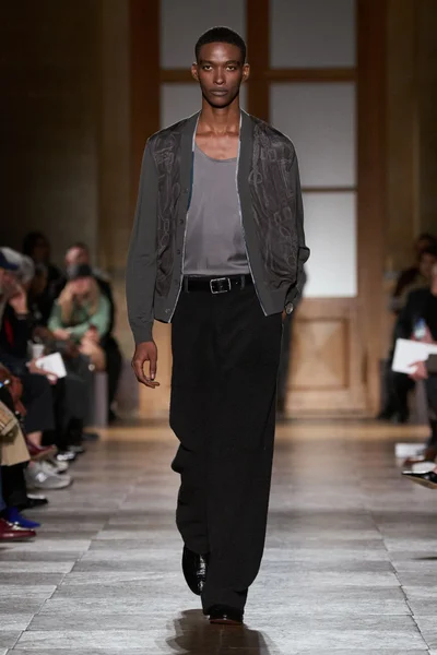 Look 50
